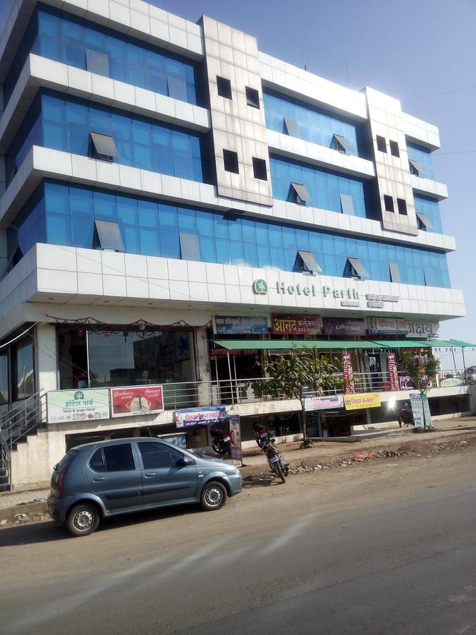 Hotel Parth Executive Lātūr Екстериор снимка
