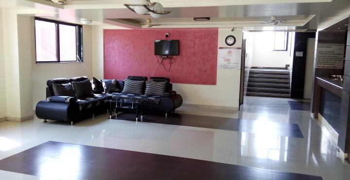 Hotel Parth Executive Lātūr Екстериор снимка